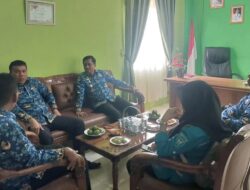 Tim Kabupaten Pessel Monitoring Pelaksanaan Administrasi di Kantor Camat Airpura