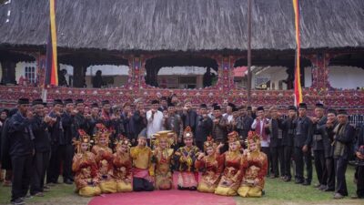 Bupati Solok Hadiri Pengukuhan Ketua KAN Sulit Air