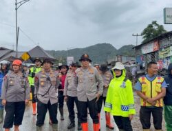 Kapolda Sumbar Pimpin Penanganan Galodo di Solok