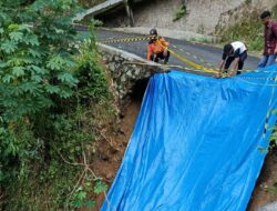 Hujan Lebat Picu Longsor, Jalan Penghubung Kubang Tangah Sawahlunto Nyaris Putus
