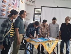 Bawaslu dan PWI Dharmasraya Teken MoU Pengawasan Partisipatif Pemilu