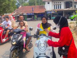 PMI Dharmasraya Bagikan 300 Masker kepada Warga di Nagari Sungai Duo