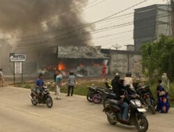 Kebakaran di Dharmasraya, Toko Onderdil dan Dua Mobil Hangus