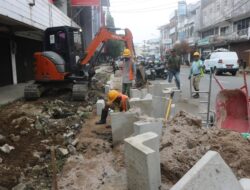 Pengerjaan Drainase di Pasar Raya Padang Dikebut