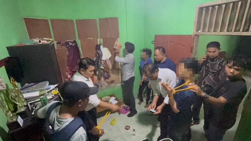Perjelas identitas dan status hukumBuat lead lebih ringkas dan tajam