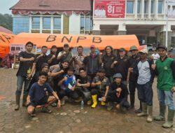 Puluhan Pemuda Salayo Goro Bersihkan Lumpur dan Selamatkan Aset Dinas Pariwisata Kabupaten Solok